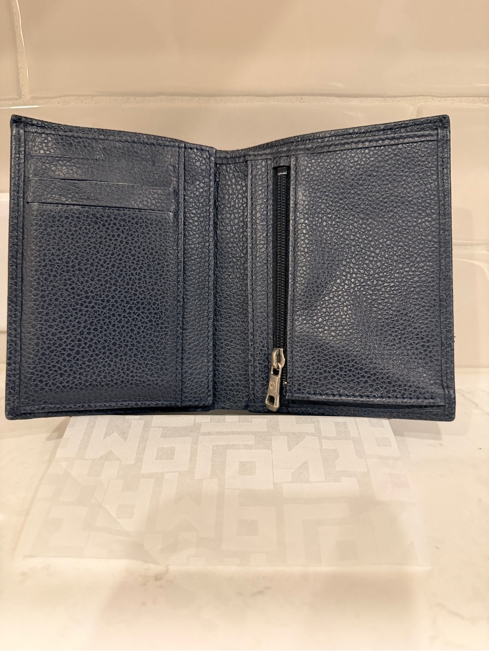 Longchamp Bi-Fold Wallet - Picture 4 of 5